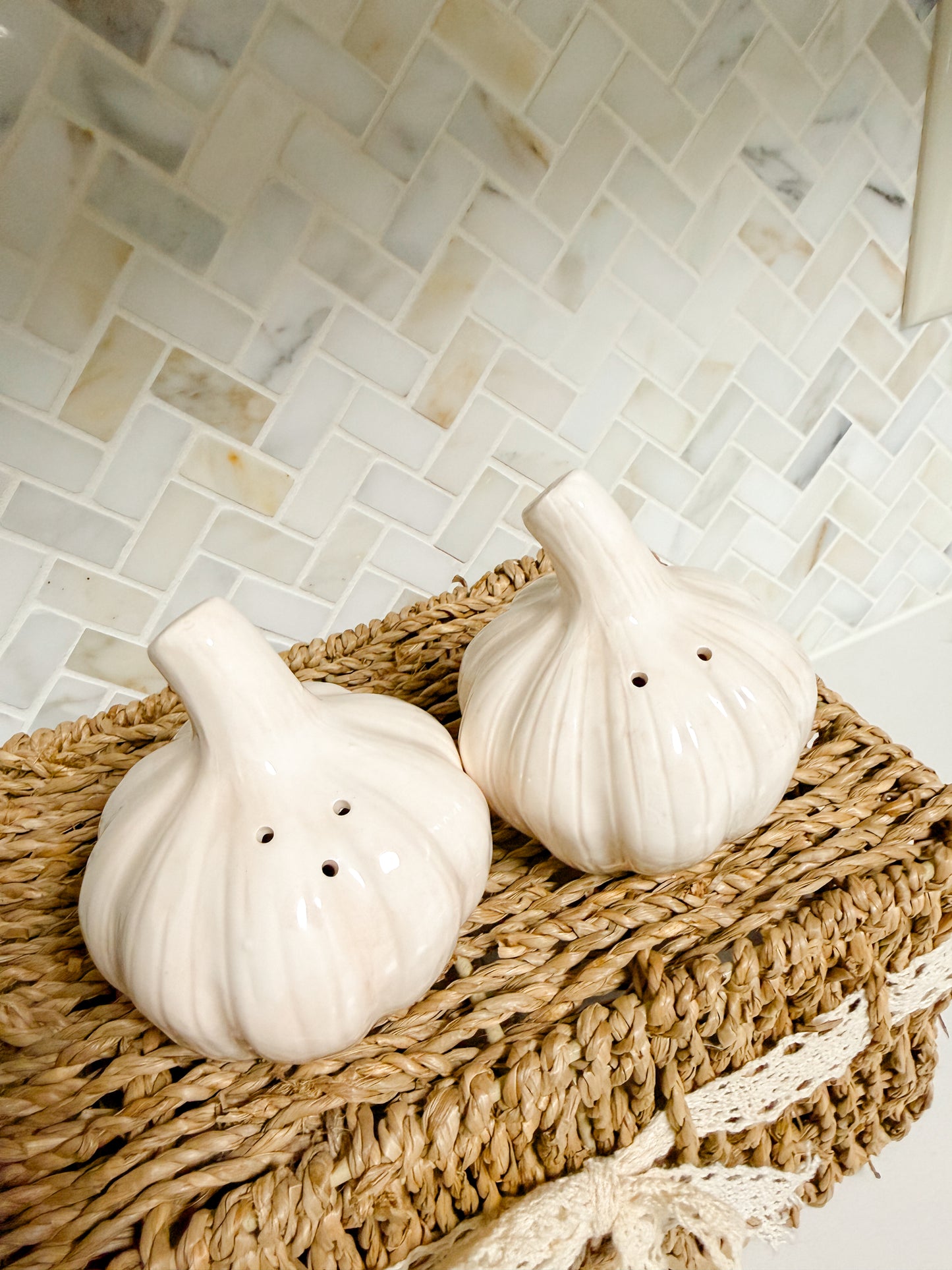 The Garlic Bulbs — Ceramic Shaker Pair