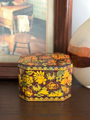 The Marigold — 1970s Daher Floral Tin