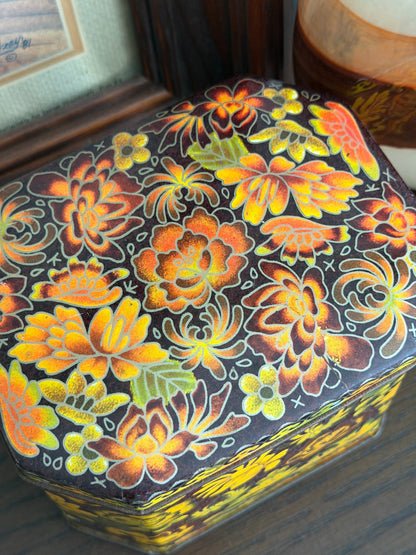 The Marigold — 1970s Daher Floral Tin