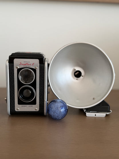 The Duaflex — 1950s Kodak Pseudo-TLR with Midget Flasholder