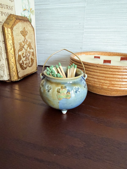 The Cauldron — Wade Irish Porcelain Match Holder