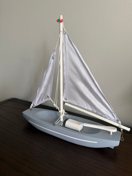 The Sailor — Vintage Wood Pond Boat with Beaded Mast