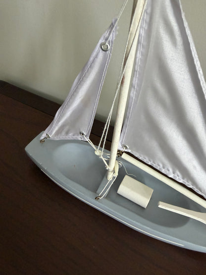 The Sailor — Vintage Wood Pond Boat with Beaded Mast