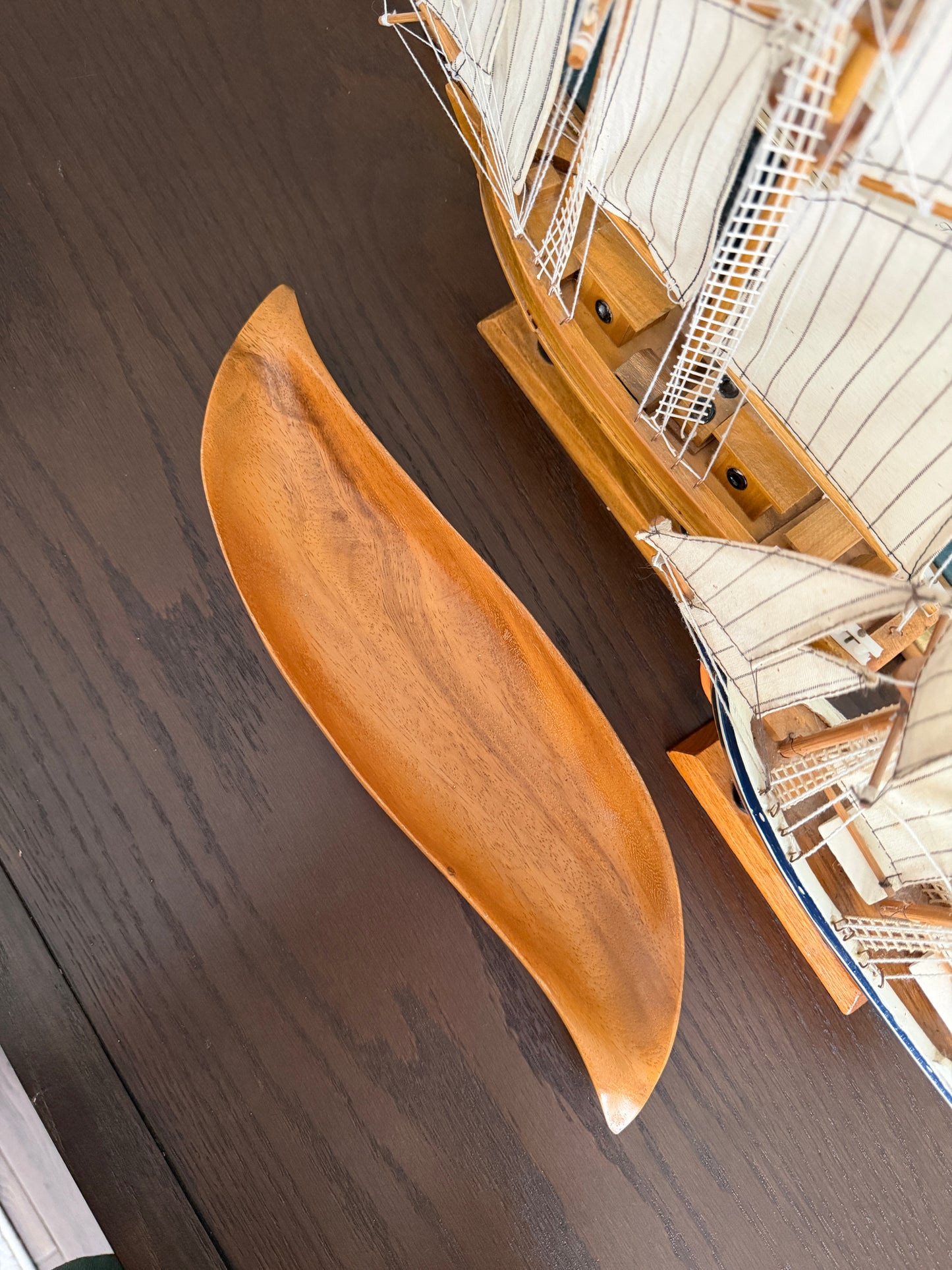 The Leaf — Hand-Carved Monkey Pod Wood Dish
